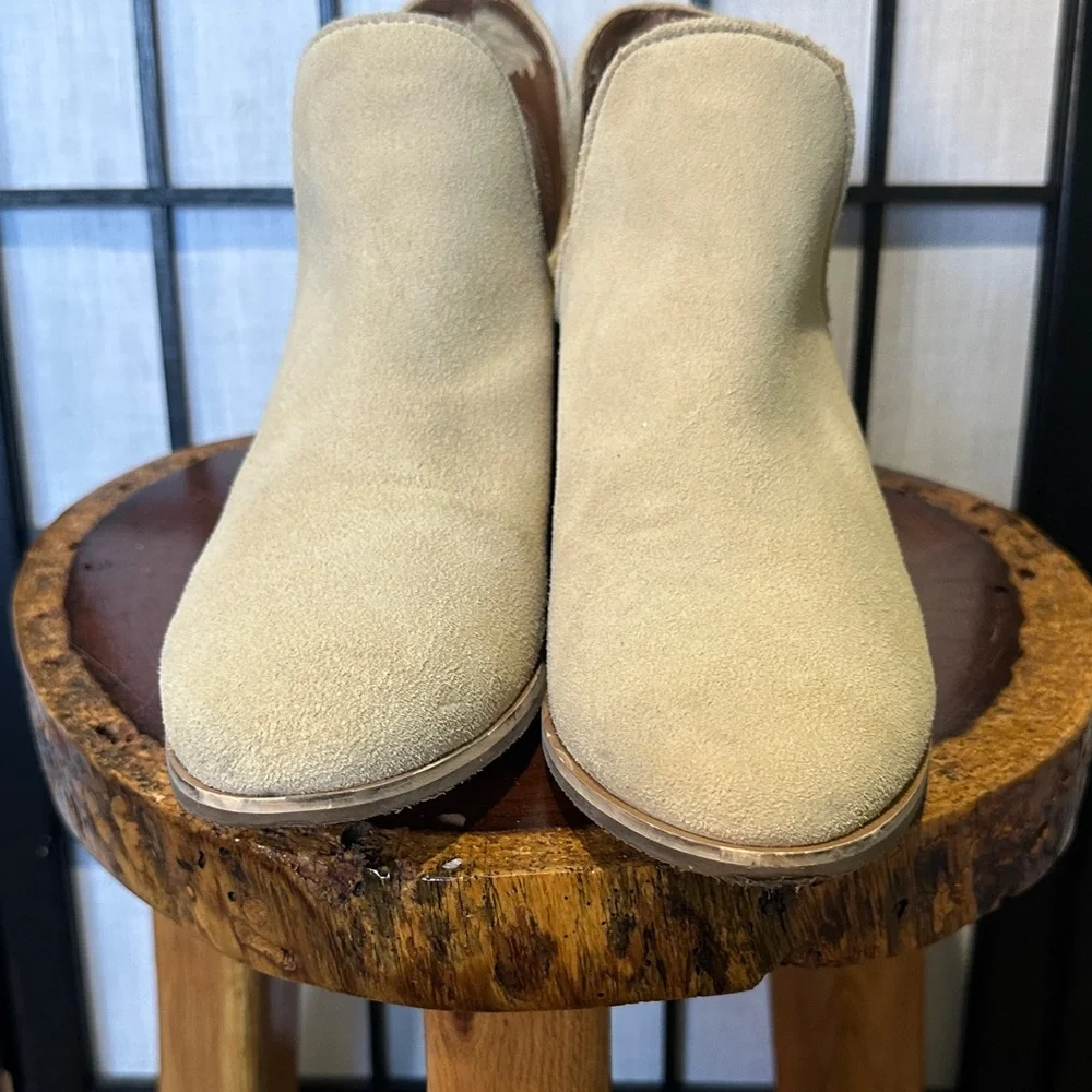 Charleston Shoe Company Camden Suede bootie MSRP $195 Tan Size 8